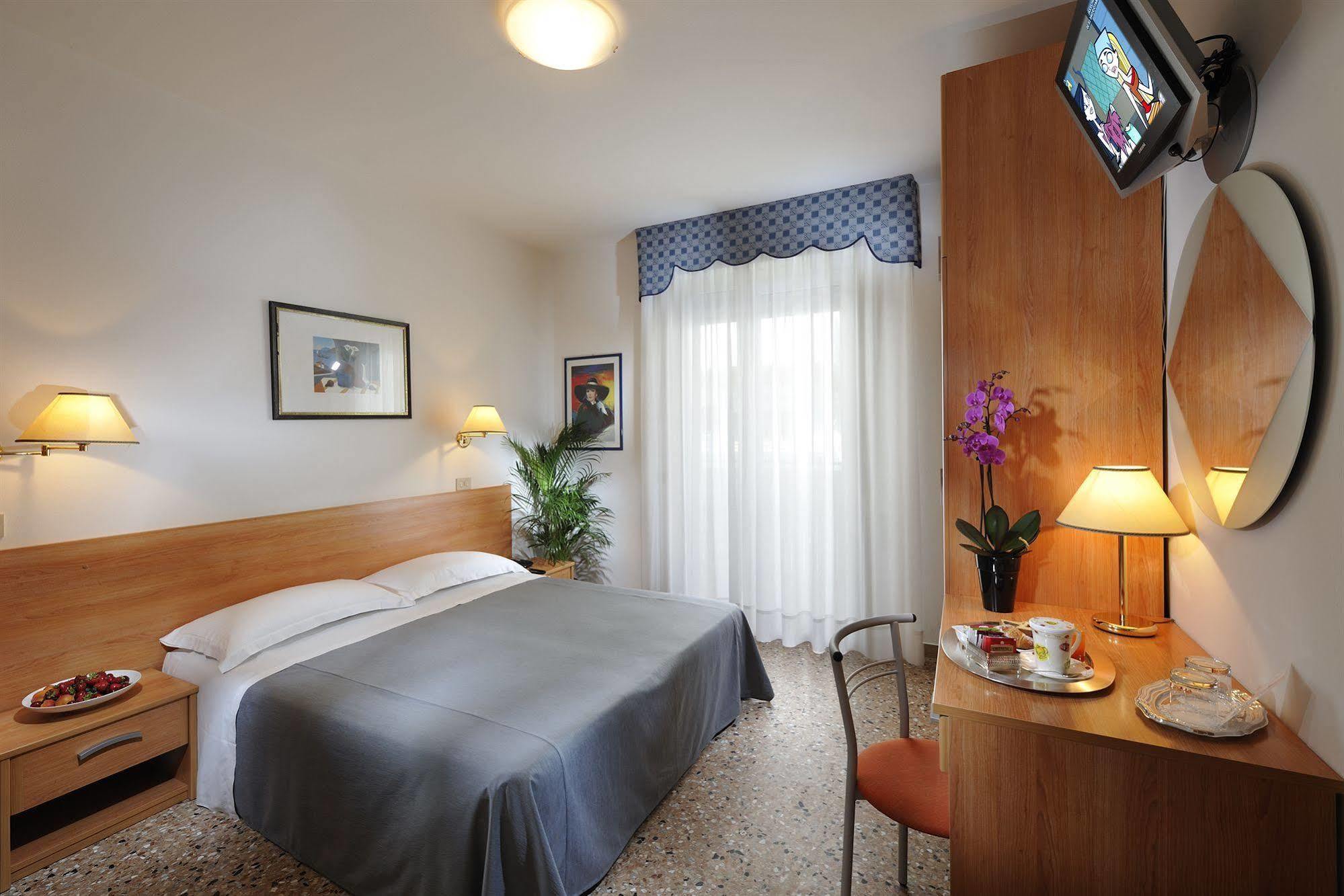 Hotel Rossini 4S Lignano Sabbiadoro Exterior foto